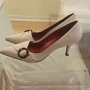 Gabriella Rocha cream leather pumps. Preowned excellent condition 6 1/2 2.5 heel
